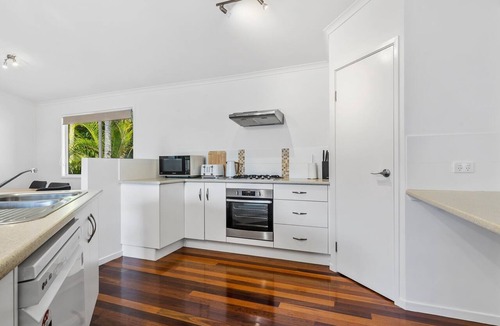 Rainbow Beach House | Esprit House - Rainbow Shores. Swimming pool, walk to beach.