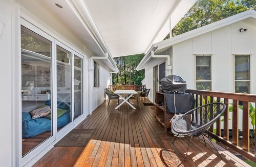 Rainbow Beach House | Esprit House - Rainbow Shores. Swimming pool, walk to beach.