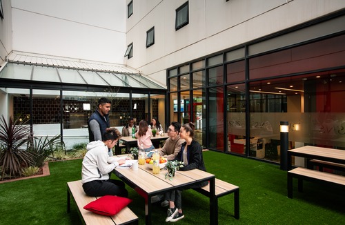 Carlton South Hotel | Essence Hotel Carlton