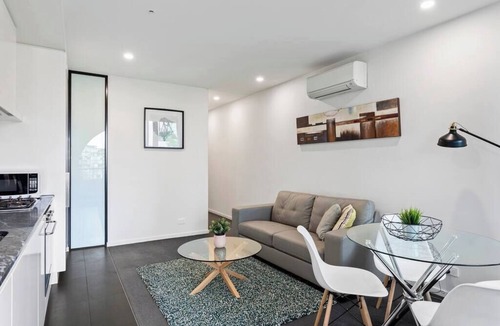 South Melbourne Apartment | Evelyn - Your city life awaits *WIFI Gym Parking