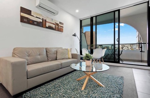 South Melbourne Apartment | Evelyn - Your city life awaits *WIFI Gym Parking