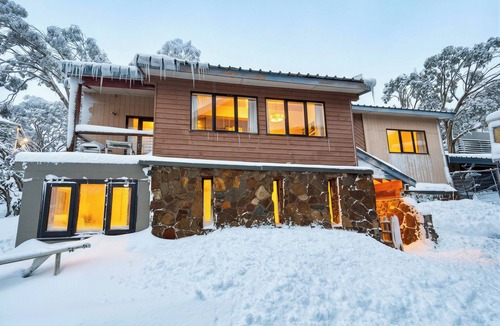Mount Buller House | Everest Chalet - Cosy Mount Buller Alpine Chalet Sleeps 12