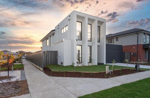 Berwick Villa | Everhome Lakeside Home