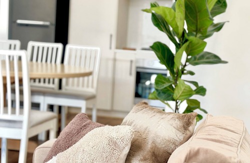 Lightsview Apartment | Executive 3BR Townhouse in a Quiet Neighbourhood