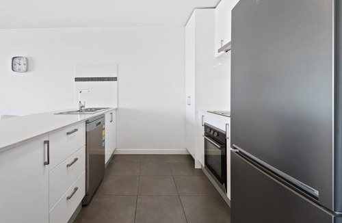 Sunshine Apartment | Executive and Spacious Apartment with Balcony