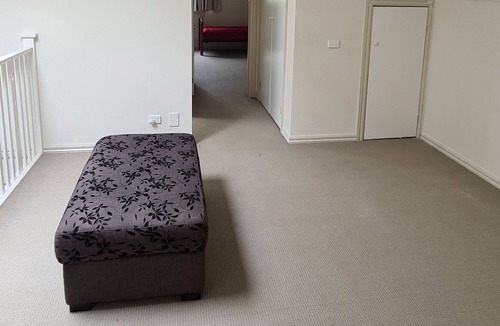 Berwick House | Executive Berwick home. 2 Storeys large lounge + office area. Suit professional