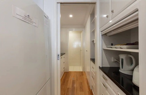 Geraldton House | Executive Marina Townhouse