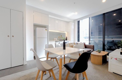 Footscray Apartment | Exquisite and warm 1BR nest in Footscray Pool Gym