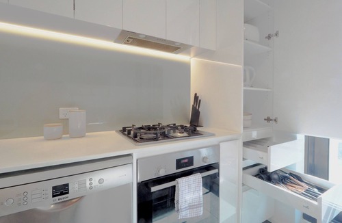 Footscray Apartment | Exquisite and warm 1BR nest in Footscray Pool Gym