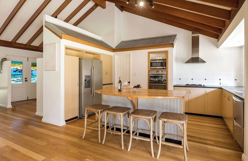 Yallingup House | FABULOUS RURAL ESCAPE SET ON A PEACEFUL LANDSCAPE OF NATURAL BUSHLAND