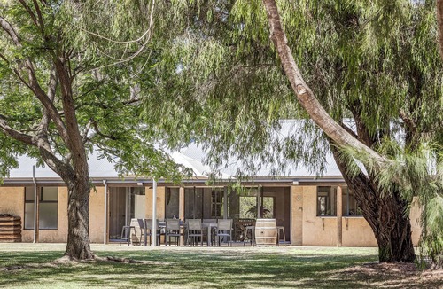 Yallingup House | FABULOUS RURAL ESCAPE SET ON A PEACEFUL LANDSCAPE OF NATURAL BUSHLAND