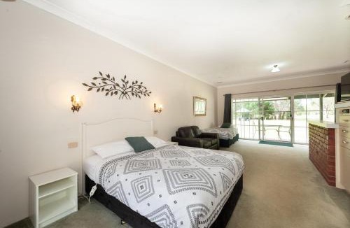 Tocumwal Hotel | Fairway Views Motor Inn