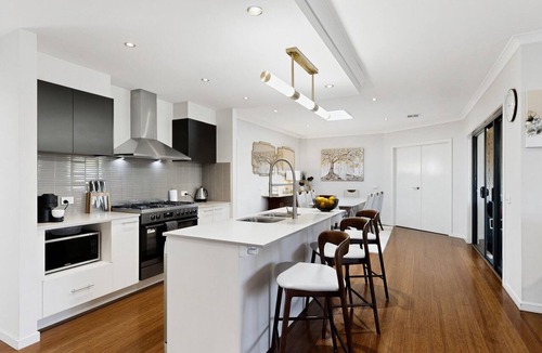 Point Cook House | Family 3-Bed Retreat in Point Cook