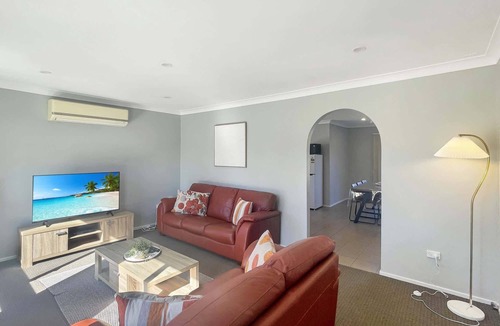Batehaven House | Family 3-Bed Retreat Near Batehaven Beach