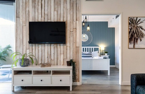 Surfers Paradise Apartment | `Family Beach Getaway` by Inn Paradise