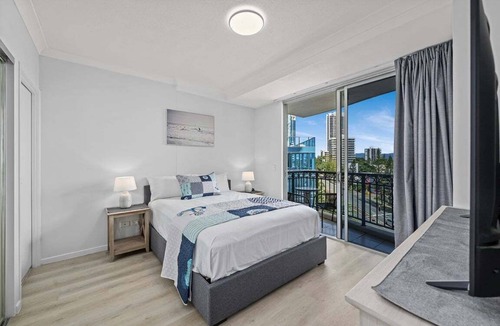 Surfers Paradise Resort | Family Escape Chevron | Pools, Beach, Central