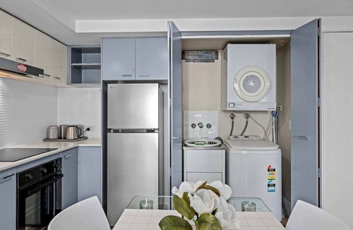 Surfers Paradise Resort | Family Escape Chevron | Pools, Beach, Central