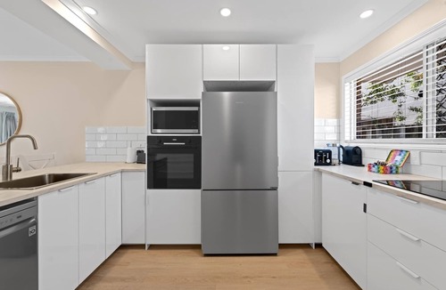 Mooloolaba Apartment | Family Friendly 2 Bed Flat with Balcony