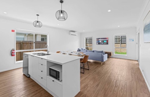 Greenbank House | Family-Friendly 4BR Home with 3 Bathrooms & A/C