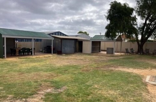 Leeman House | Family friendly accommodation