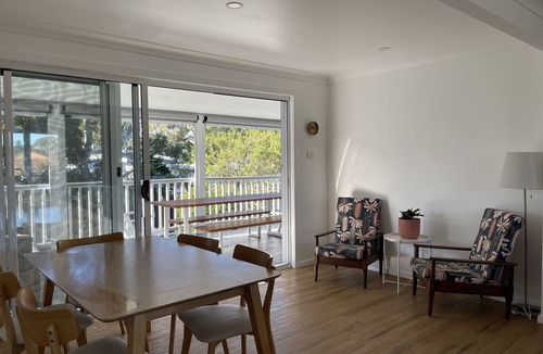 Callala Beach House | Family friendly beach house- seconds to the beach!
