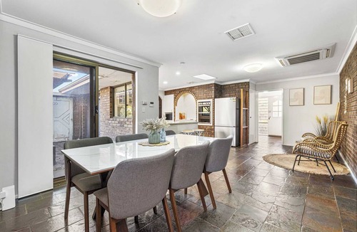 Mullaloo House | Family Friendly | Big TVs | Beach Nearby | Toys