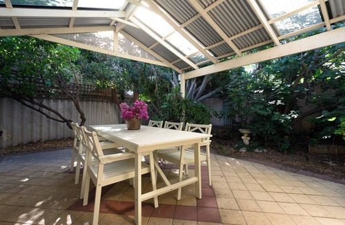 Scarborough House | Family-Friendly Escape 5 Mins to Scarborough Beach