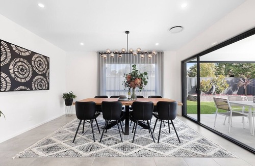 Illawong House | Family Haven 4 Bed + North-Facing Pool, Illawong - Pet Friendly