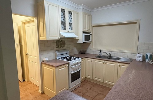 Wesburn House | Family home, sleeps 10 & opposite Wesburn Park/Warburton Bike Trail