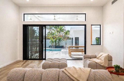 Southport House | Family Oasis, Poolside Living & Great Location - 5BR house in Southport