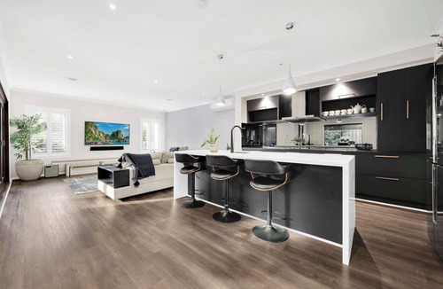 Mernda House | Family Retreat, Swim Spa & Basketball court