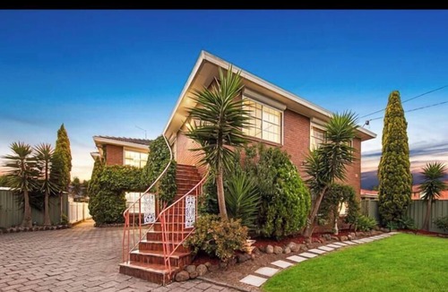 Keilor Downs Apartment | Family Unit - 13 minutes to airport