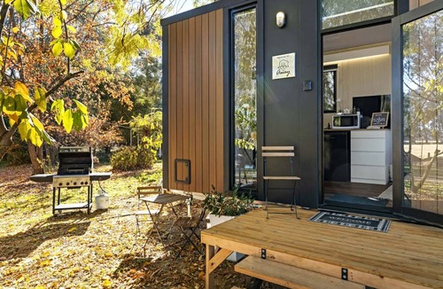 Markwood Cabin | Fantastic Secluded Tiny House with Fire Pit in Milawa, Victoria