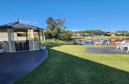 Sussex Inlet House | Fantastic water views and your own private jetty!