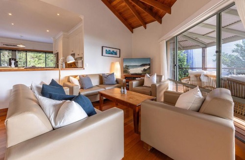 Seal Rocks House | Far Shore