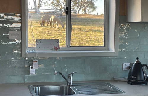 Parkesbourne Cottage | Farmstay cottage on picturesque farmland.15 minutes from Goulburn