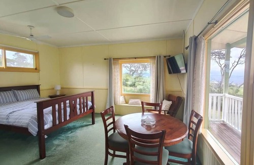 Fernbrook Apartment | Fernbrook Lodge Bowerbird Guest Suite