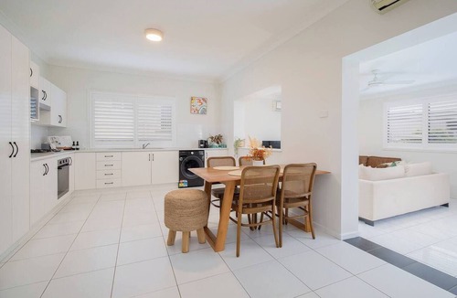 Adamstown House | Fernleigh Escape Close to Cafs Trails and Beaches