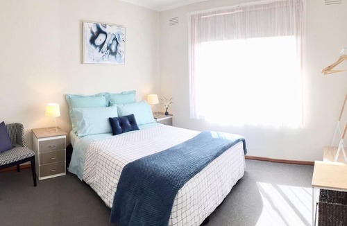 Norlane Apartment | FERNLY Pets WiFi Walk2Food Liquor - Tassie Ferry Short Drive