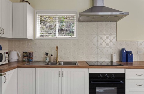 Hobart Cabin | Fernvale Cottage An Enchanting Mountainside Oasis