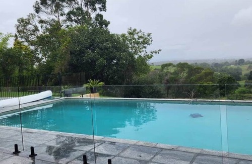 Chatsworth Apartment | Figtree Terraces with City Views!