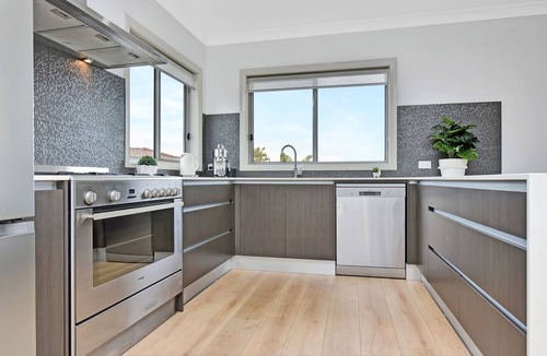 Caves Beach House | Finns at Caves Beach Resort