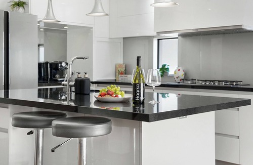 Karrinyup House | Fireplace Family Retreat | Walk to Karrinyup