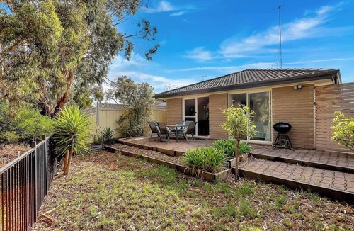 McCracken House | Fleurieu Days Leafy Hideaway by Victor Harbor