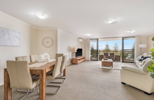Port Macquarie Apartment | Flightdeck 504 - Stunning 3- bedroom holiday unit