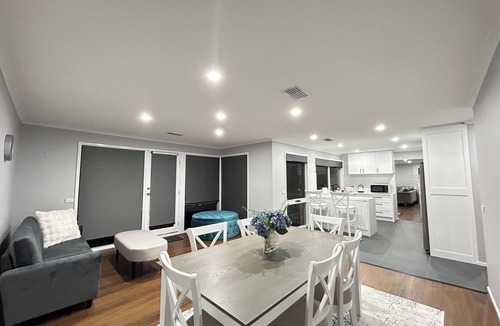 Gladstone Park House | Flyers’ 3BR Haven – Minutes to Melbourne Airport