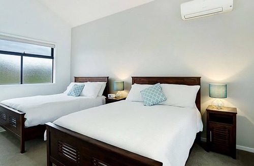 Rosebud Villa | Footsteps from the Beach