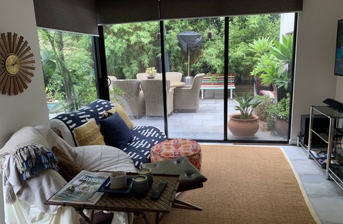 Black Rock House | For (2) Guests: Relaxing Bayside Boutique Retreat 1km from Beach.