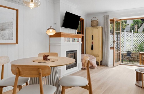 Forresters Beach House | Forries Beach Cottage