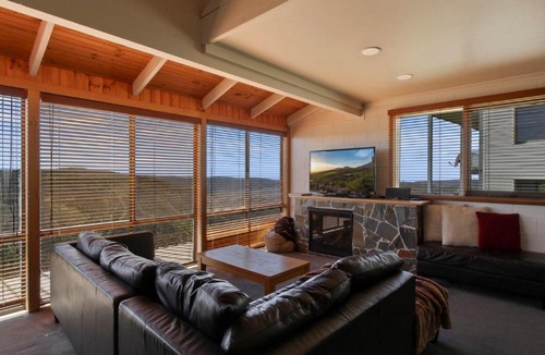 Hotham Heights Apartment | Fountains 6